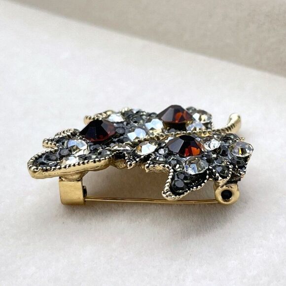 Yellow Gold with Topaz and Gray Crystal Single Maple Leaf Pin Back Brooch - Picture 6 of 9